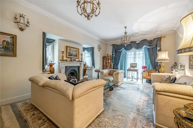 Photo 3 — Barnet Road, Arkley, Hertfordshire, EN5 3JT