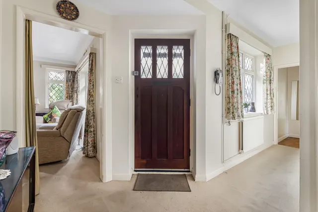Southern Pines Penton Hall Drive, Middlesex Staines-upon-Thames, TW18, photo 2