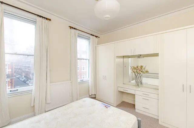 Photo 3 — 276c Earls Court Road, London