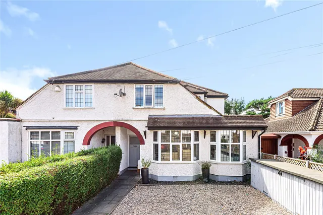Cleveland Avenue, Hampton, TW12 2RD, photo 1