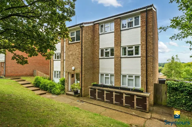 Park Barn Drive, Guildford, GU2, photo 1