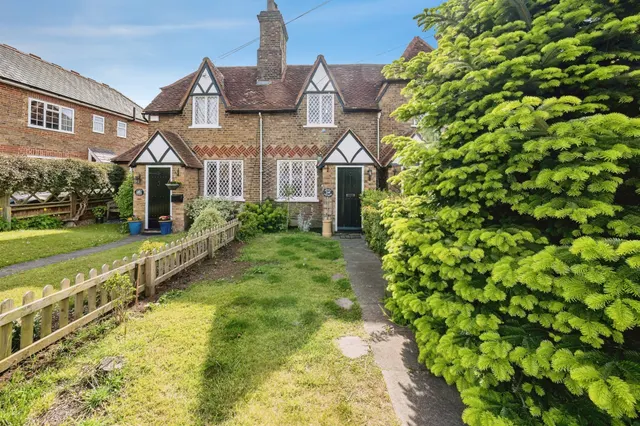 Hill Farm Road, Taplow, SL6, photo 1