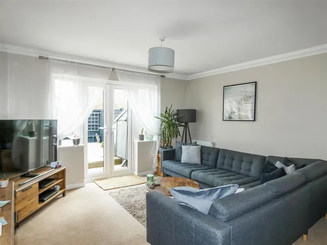 Watersmead Drive, Littlehampton, photo 3