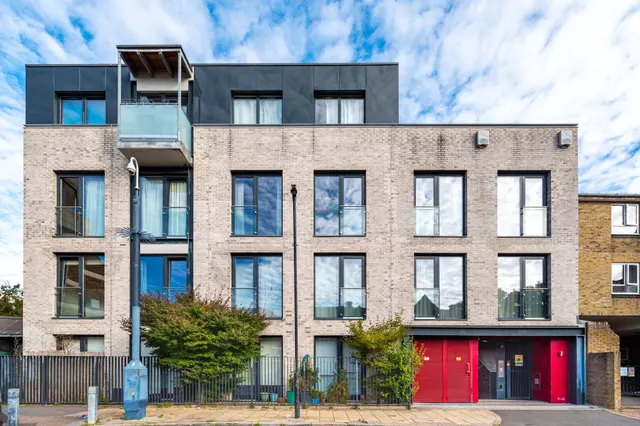 Flat 17, 10 Wynne Road, London, photo 1