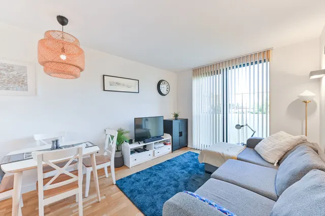 Photo 2 — Flat 17, 10 Wynne Road, London