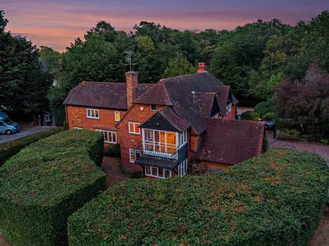 Reading Road, Mattingley, RG27, photo 2