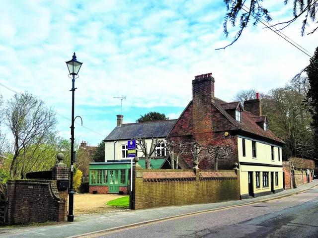 Quebec Square, Westerham, photo 1