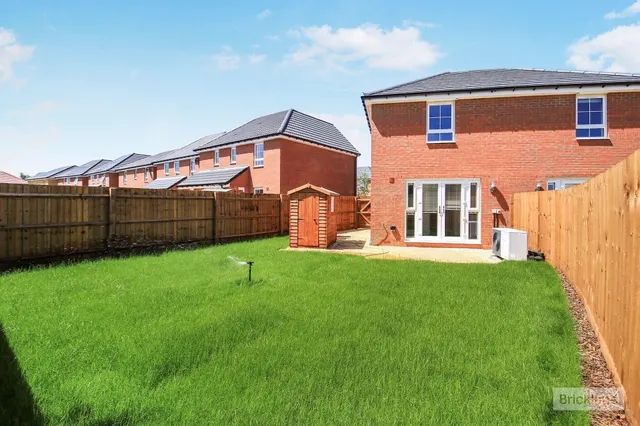 Almond Avenue, Peterborough, PE7, photo 2