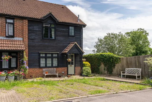 Barleymow Court, Betchworth, RH3, photo 1