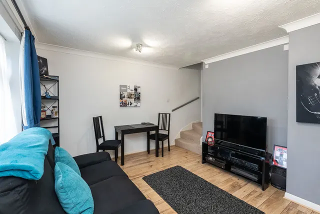Barleymow Court, Betchworth, RH3, photo 2