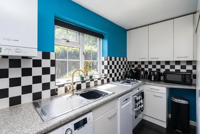 Barleymow Court, Betchworth, RH3, photo 3