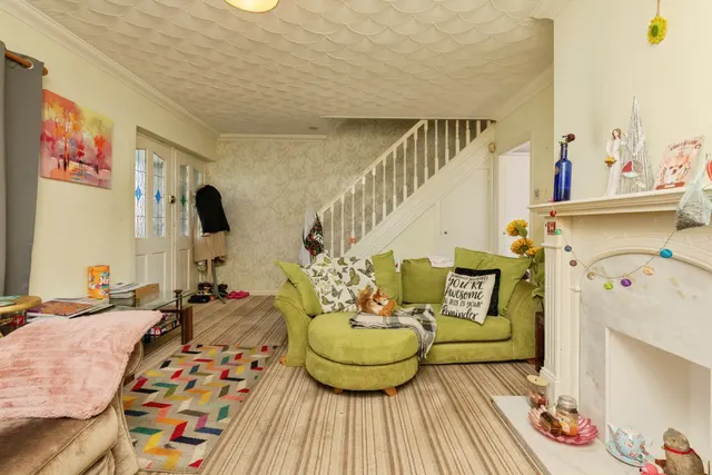 Photo 2 — Geoffrey Close, Bristol