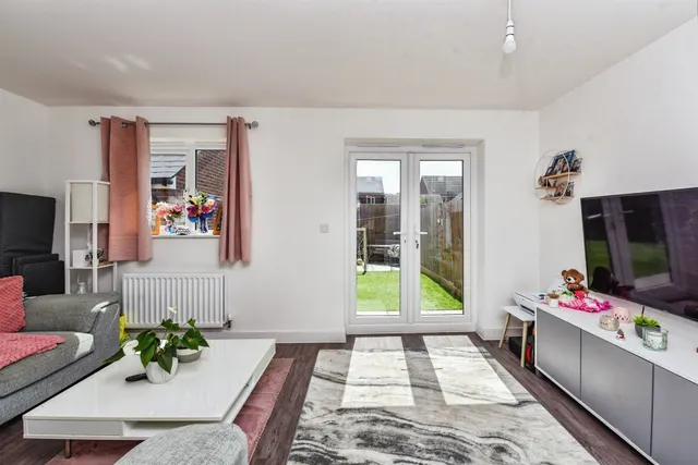 Photo 2 — Amazon Way, Westbury