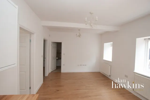 St Margaret House, Calne, SN11, photo 3