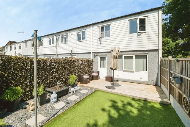 Photo 2 — Foxglove Road, South Ockendon, Essex, RM15