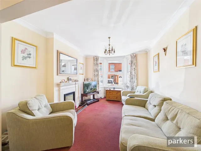Howard Road, Wokingham, RG40, photo 2