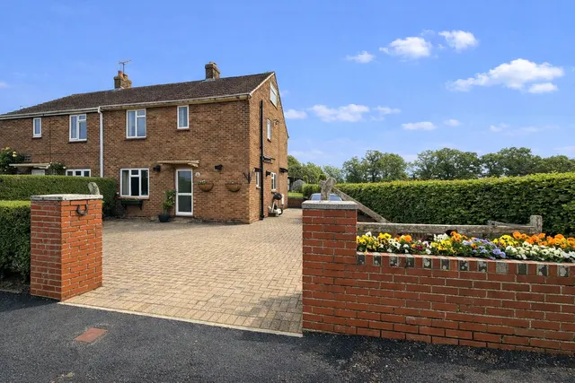 Goddards Close, Sherfield-on-Loddon, Hook, Hampshire, RG27 0EG, photo 1
