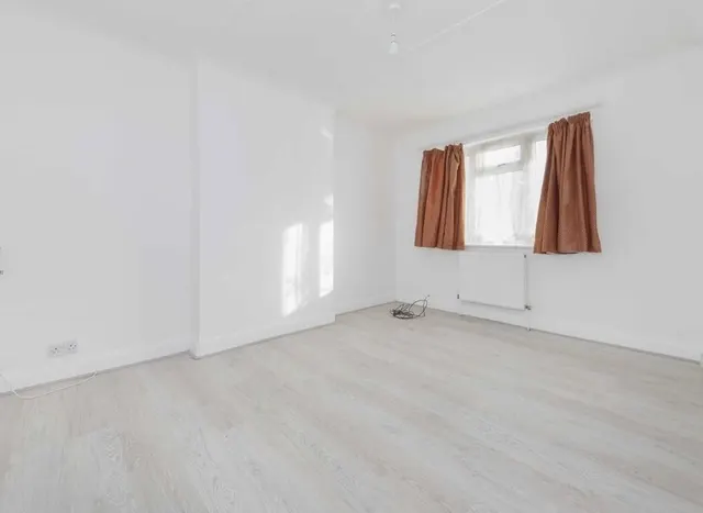 Photo 3 — Sunny Hill, Hendon, NW4