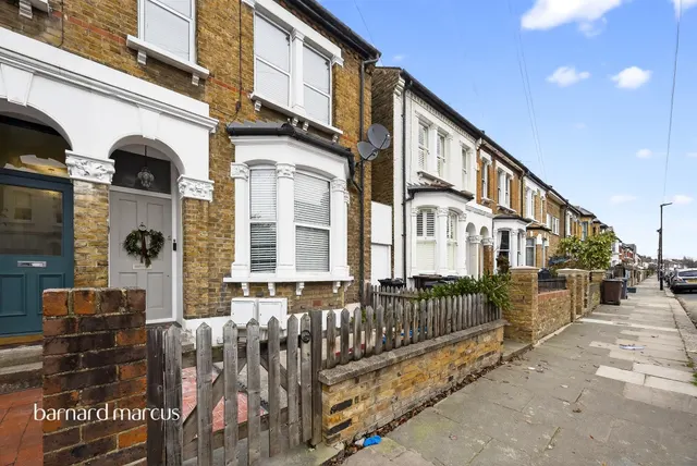 Whitestile Road, Brentford, photo 1