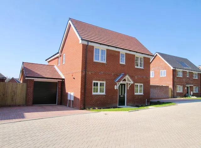 Maddoxford Gardens, Boorley Green, photo 1
