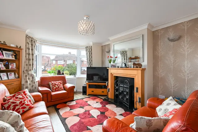 Almsford Drive, Acomb, YO26, photo 2