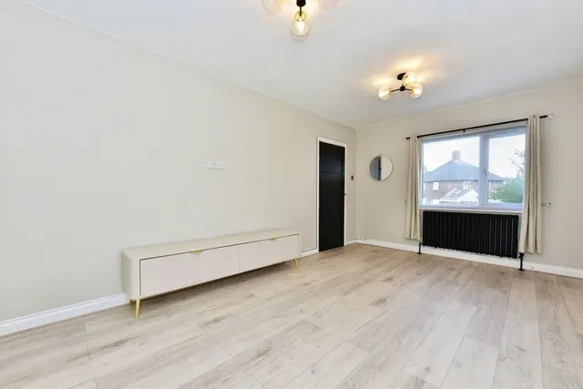 Photo 2 — Greenwood Crescent, Sheffield, South Yorkshire, S9