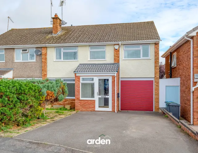 Augustus Drive, Alcester, B49, photo 1