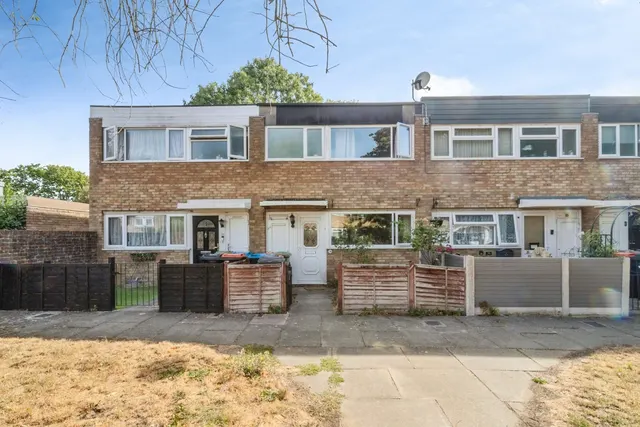 Ruthven Close, Bletchley, Milton Keynes, Buckinghamshire, MK2, photo 1