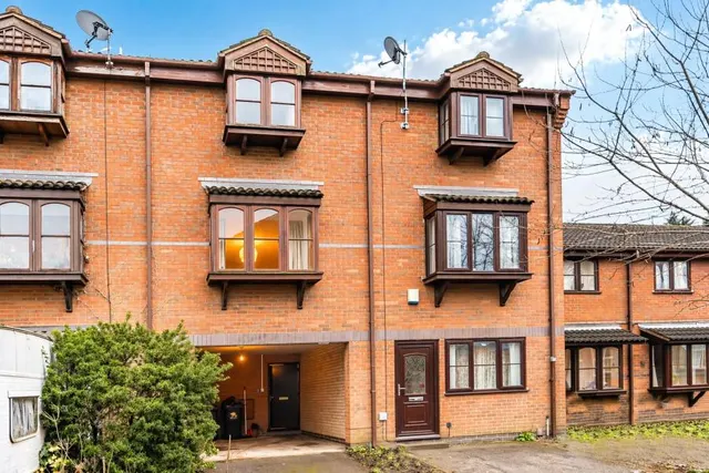 Avon Gardens, West Bridgford, NG2, photo 1