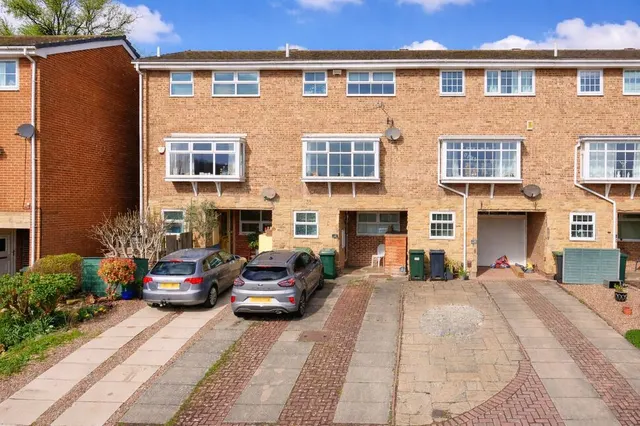 Hoyle Court Avenue, Baildon, West Yorkshire, BD17, photo 1
