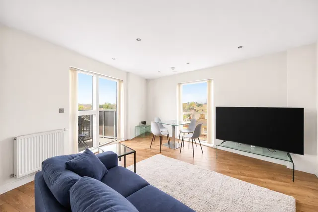 Bedford Road, London, photo 1
