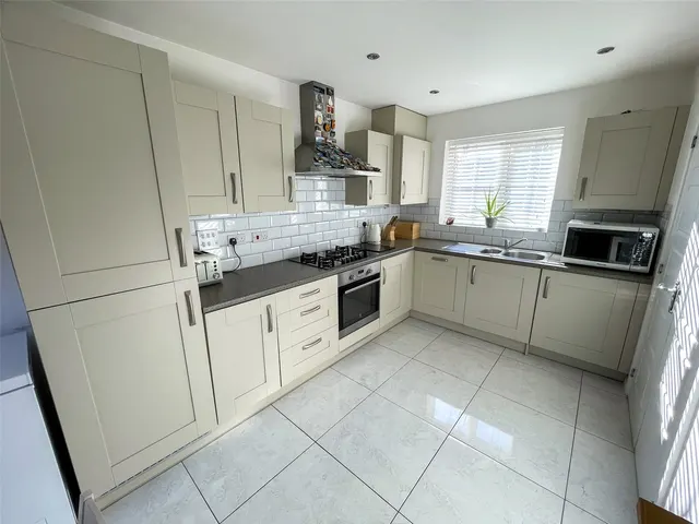 Photo 3 — Vaughan Close, Hartley Wintney, Hook, Hampshire, RG27 8EB
