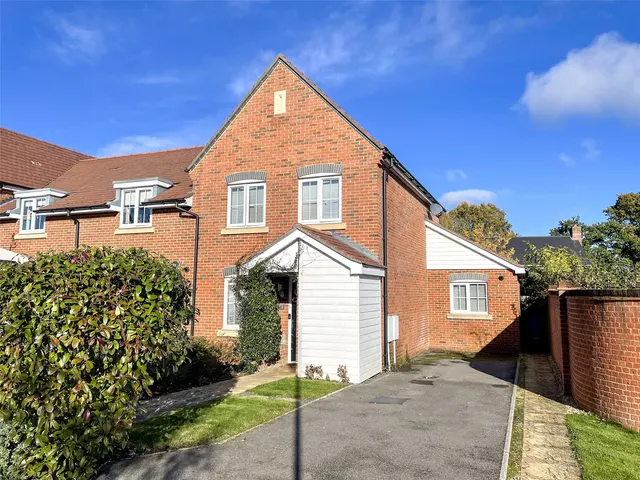 Vaughan Close, Hartley Wintney, Hook, Hampshire, RG27 8EB, photo 1