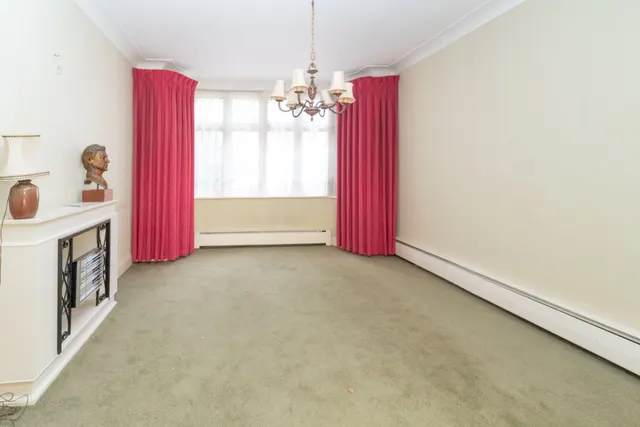 Canons Drive, Edgware, HA8, photo 2