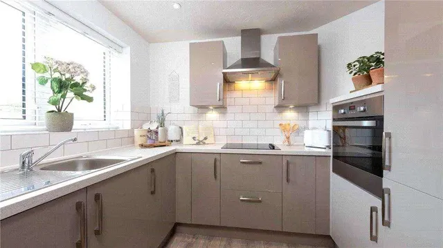 Great Tattenhams, Epsom, KT18, photo 2