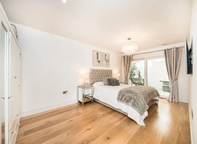 Photo 2 — Oakhill Road, Putney, SW15