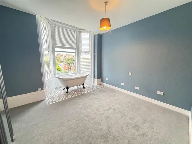 Grosvenor Crescent, Scarborough, YO11, photo 3