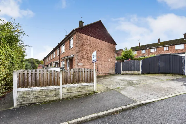 Tithe Barn Avenue, Sheffield, S13, photo 1