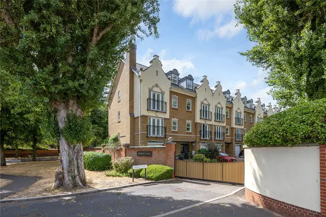 Barker Close, Kew, TW9, photo 1