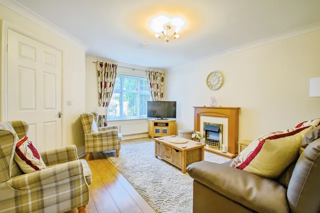 Photo 3 — Hallview Way, Worsley, Manchester, Greater Manchester, M28