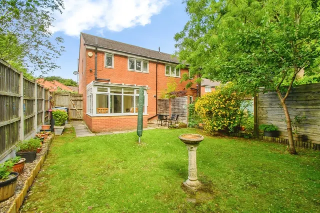 Photo 2 — Hallview Way, Worsley, Manchester, Greater Manchester, M28