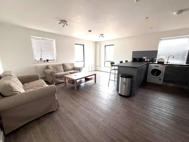 Photo 3 — 90 Pentland Avenue, Broomfield, Chelmsford, Essex, CM1