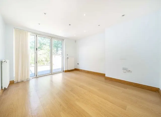 Photo 2 — Argyle Road, West Ealing, W13