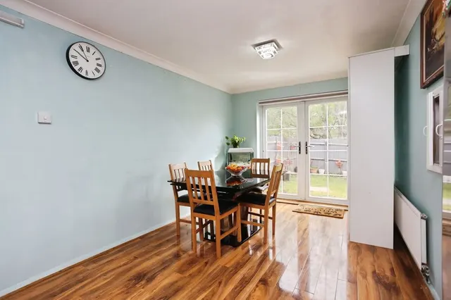 Photo 3 — Merrion Close, Tunbridge Wells, Kent, TN4