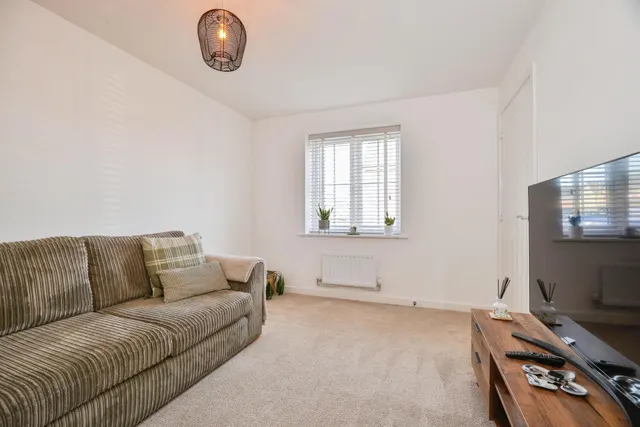 Crossthwaite Drive, Stockton-on-tees, TS16, photo 3