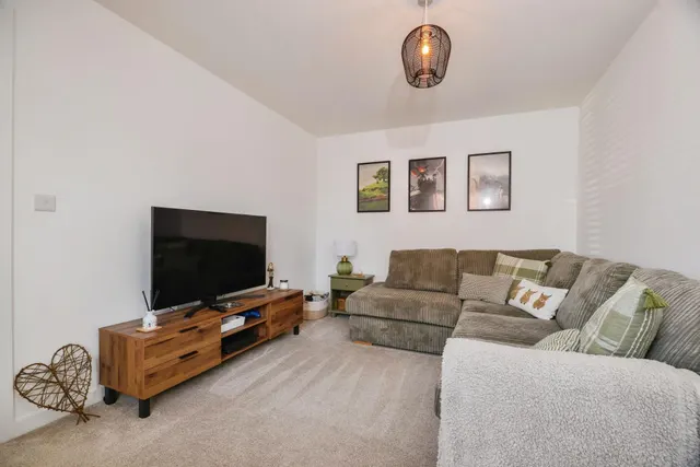 Crossthwaite Drive, Stockton-on-tees, TS16, photo 2