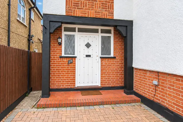 Harcourt Road, Wallington, photo 3