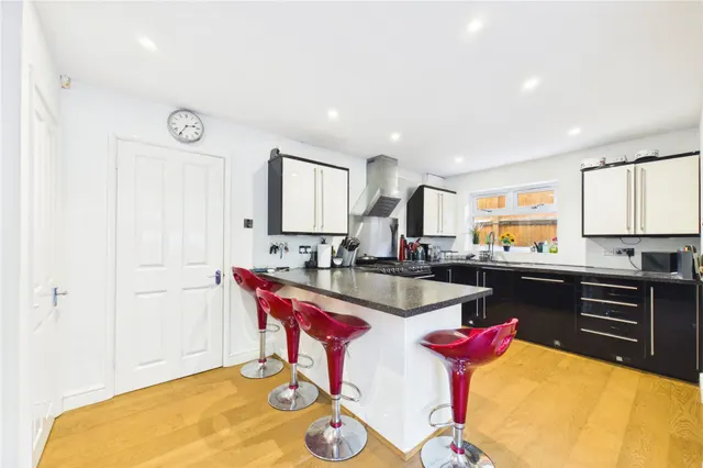 St. James Close, Pangbourne, RG8, photo 3