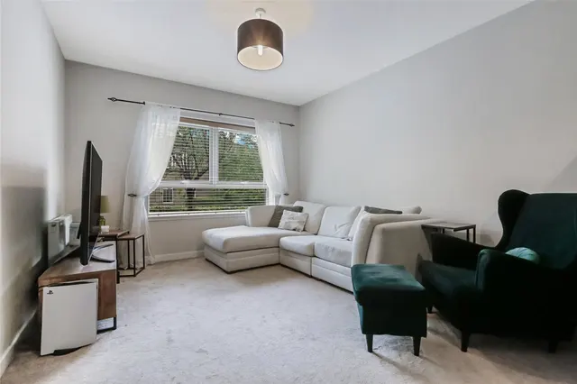 Photo 2 — Manse Brae, Cathcart, Glasgow, G44