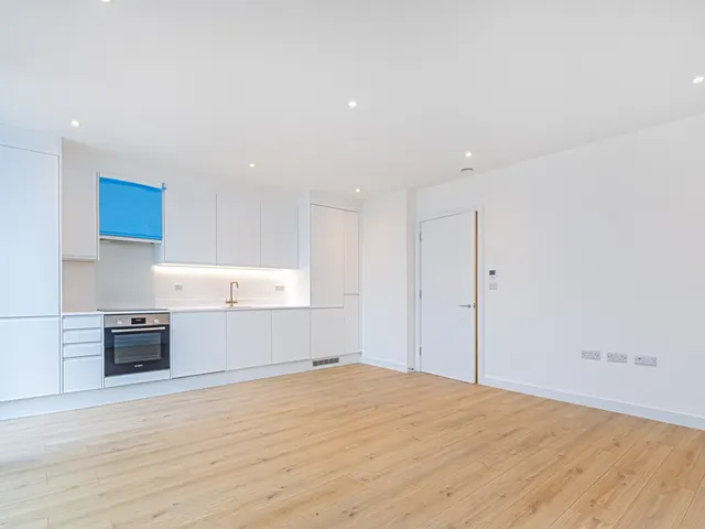 Inglis Road, London, W5, photo 1
